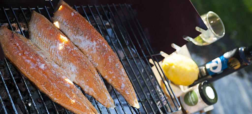 Grillad röding med tre kalla såser