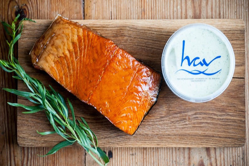 Varmrökt lax i bit 250–350 g från Hiddenfjord – Isfisk Stockholm